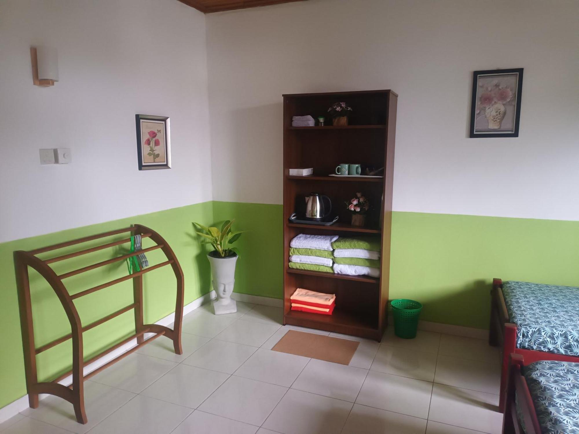 Lovely Flowers In Mount Lavinia Dehiwala-Mount Lavinia Ngoại thất bức ảnh