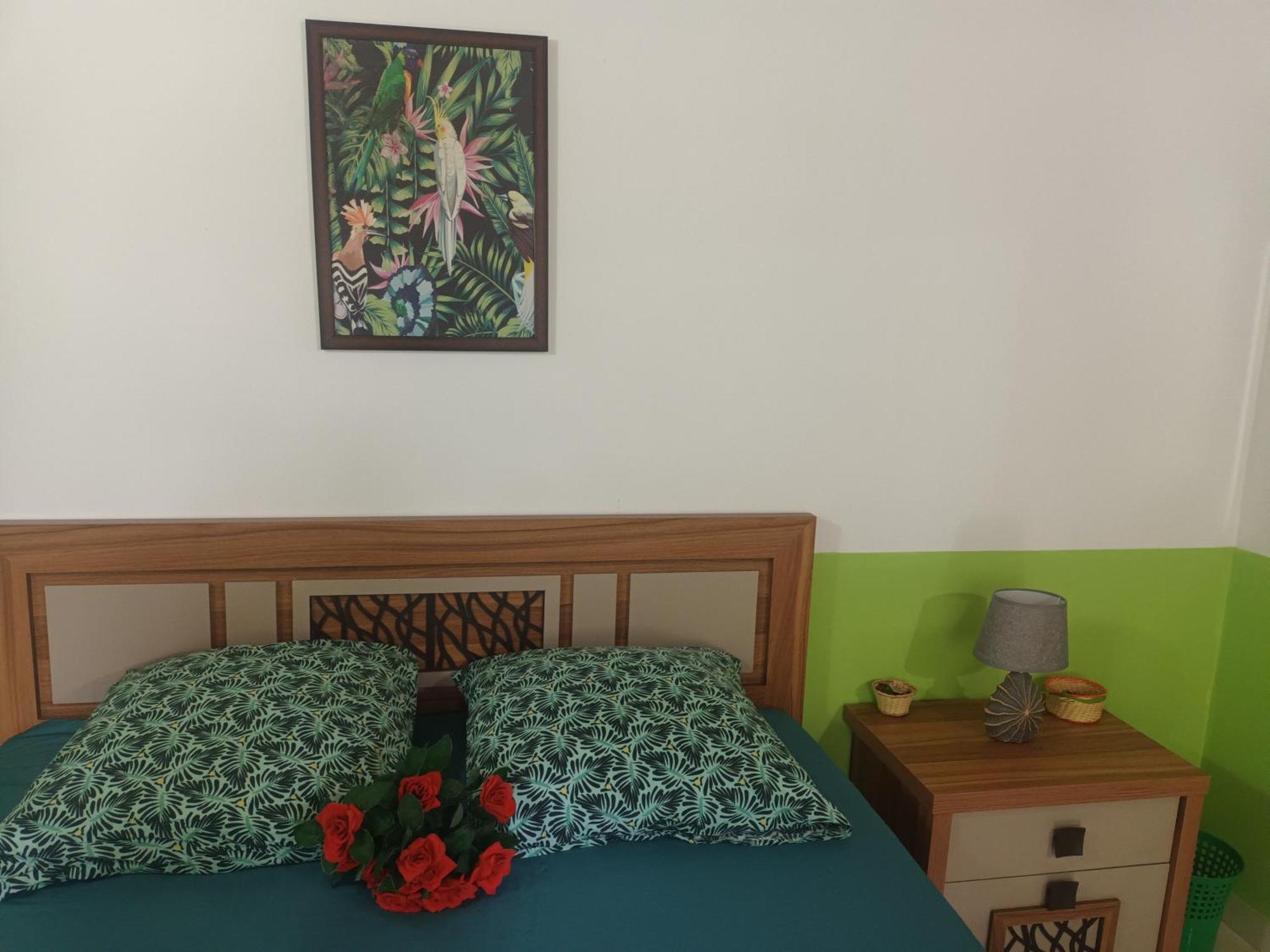 Lovely Flowers In Mount Lavinia Dehiwala-Mount Lavinia Ngoại thất bức ảnh